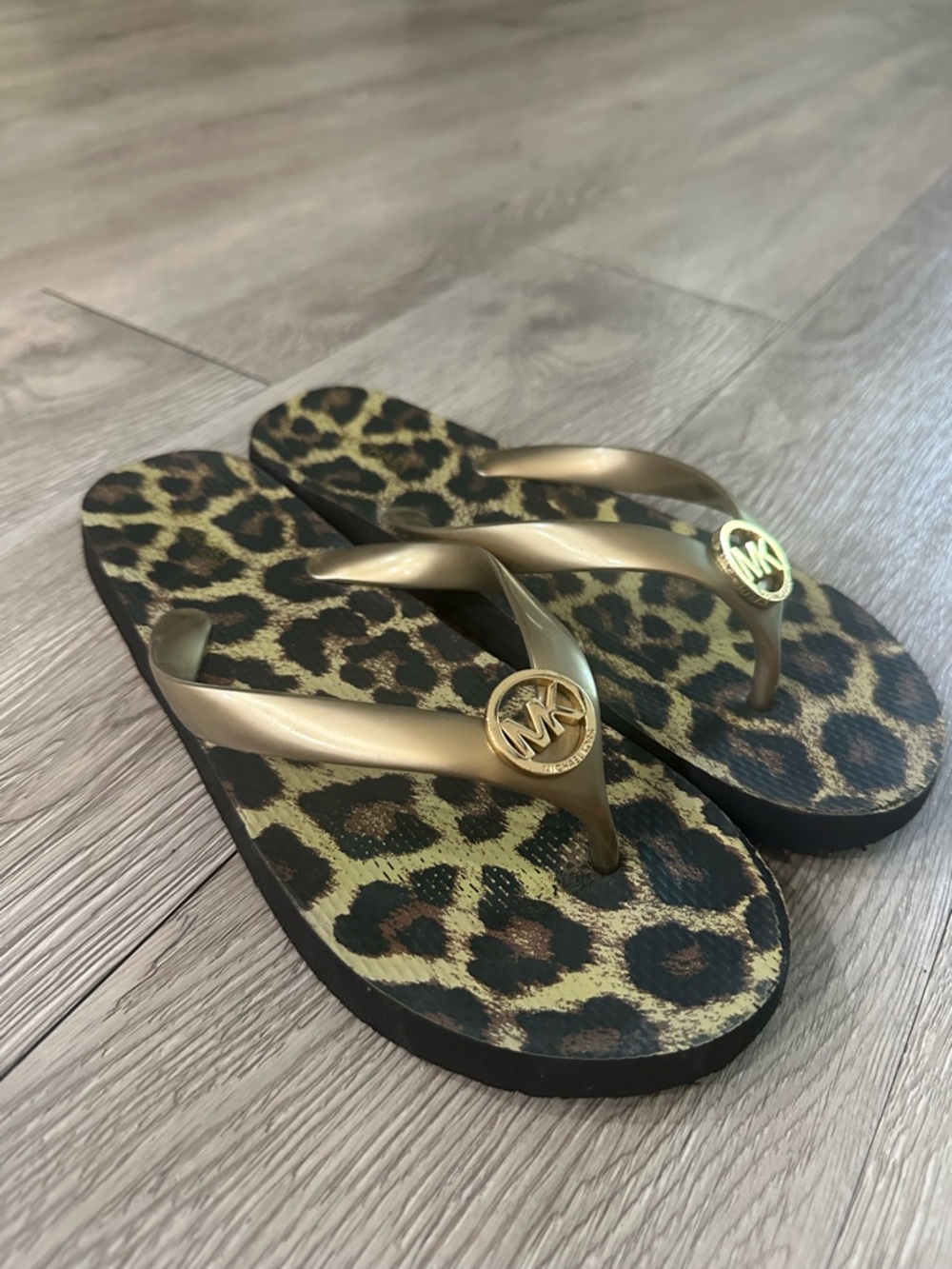 MICHAEL KORS MK FLIP FLOPS SANDALS CHEETAH PRINT BLACK CAMEL FLIP FLOP SZ 8